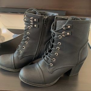 Steve Madden/ Madden girl black boots 8.5 (like new)